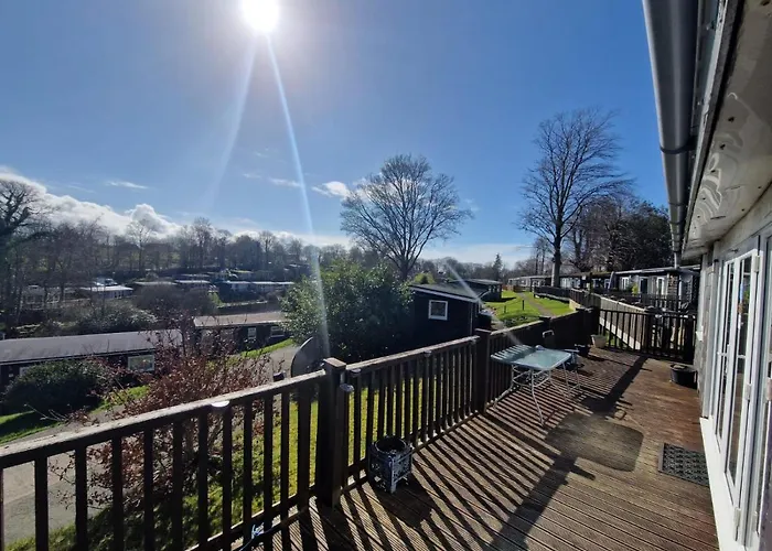 60 Upperlakeside Glan Gwna